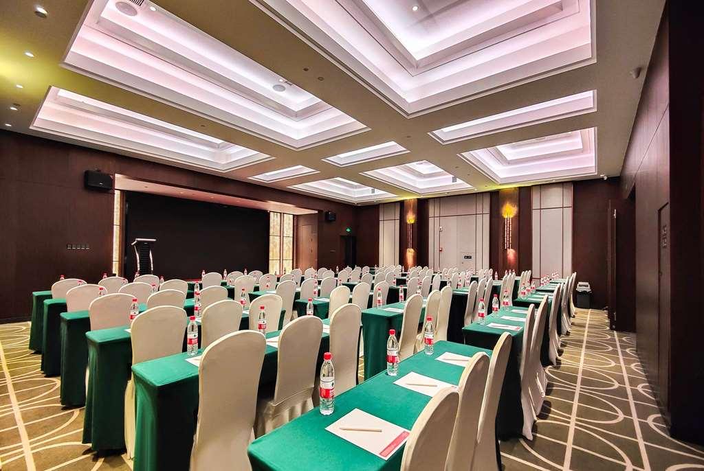 Leshan Ramada Hotel Удобства фото